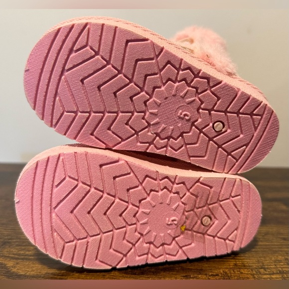 Olivia Miller Girl Pink Peace/Smile Girls Faux Fur Boots NWT Size Toddler 5 - Picture 3 of 6